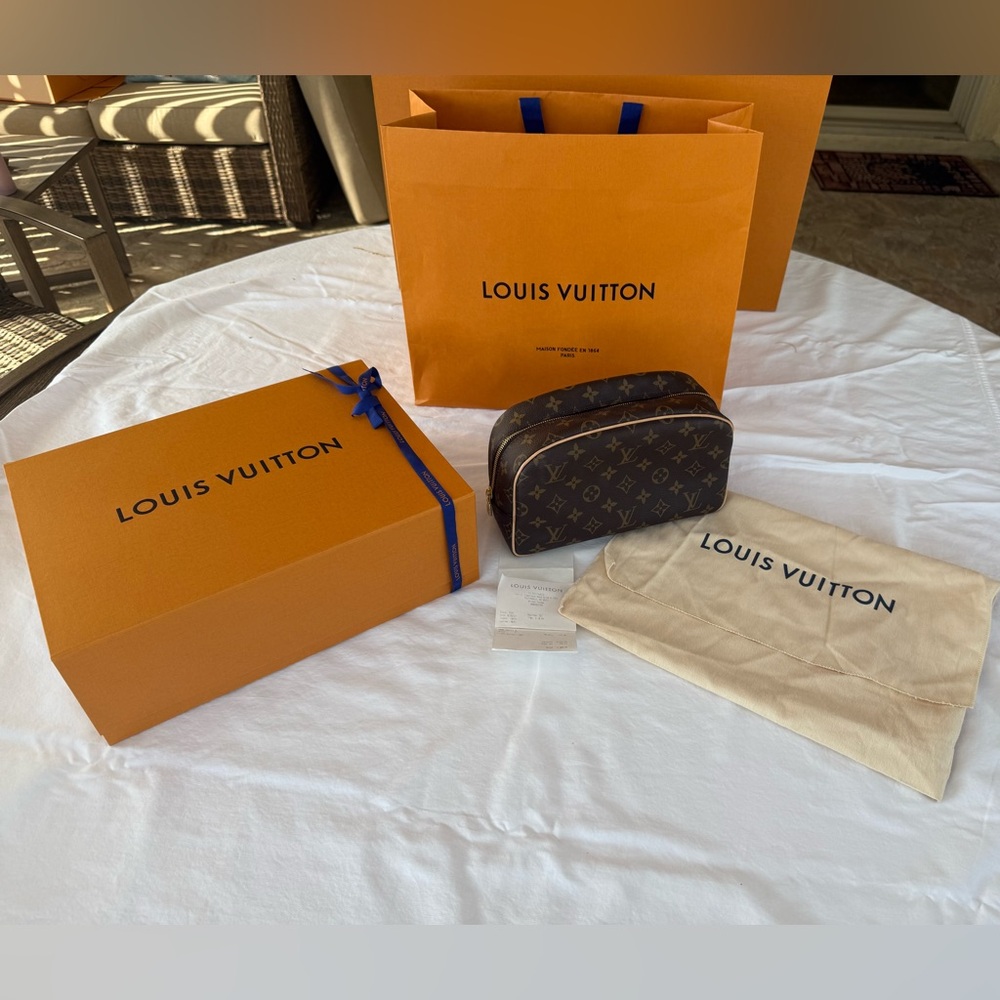 Louis Vuitton Monogram Toiletry Bag 25 M47527